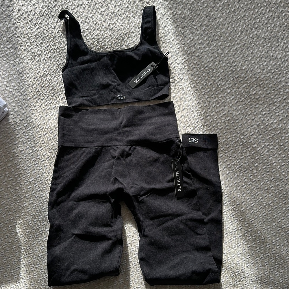 SET ACTIVE Sculptflex Leggings & Box Cut Bra Set